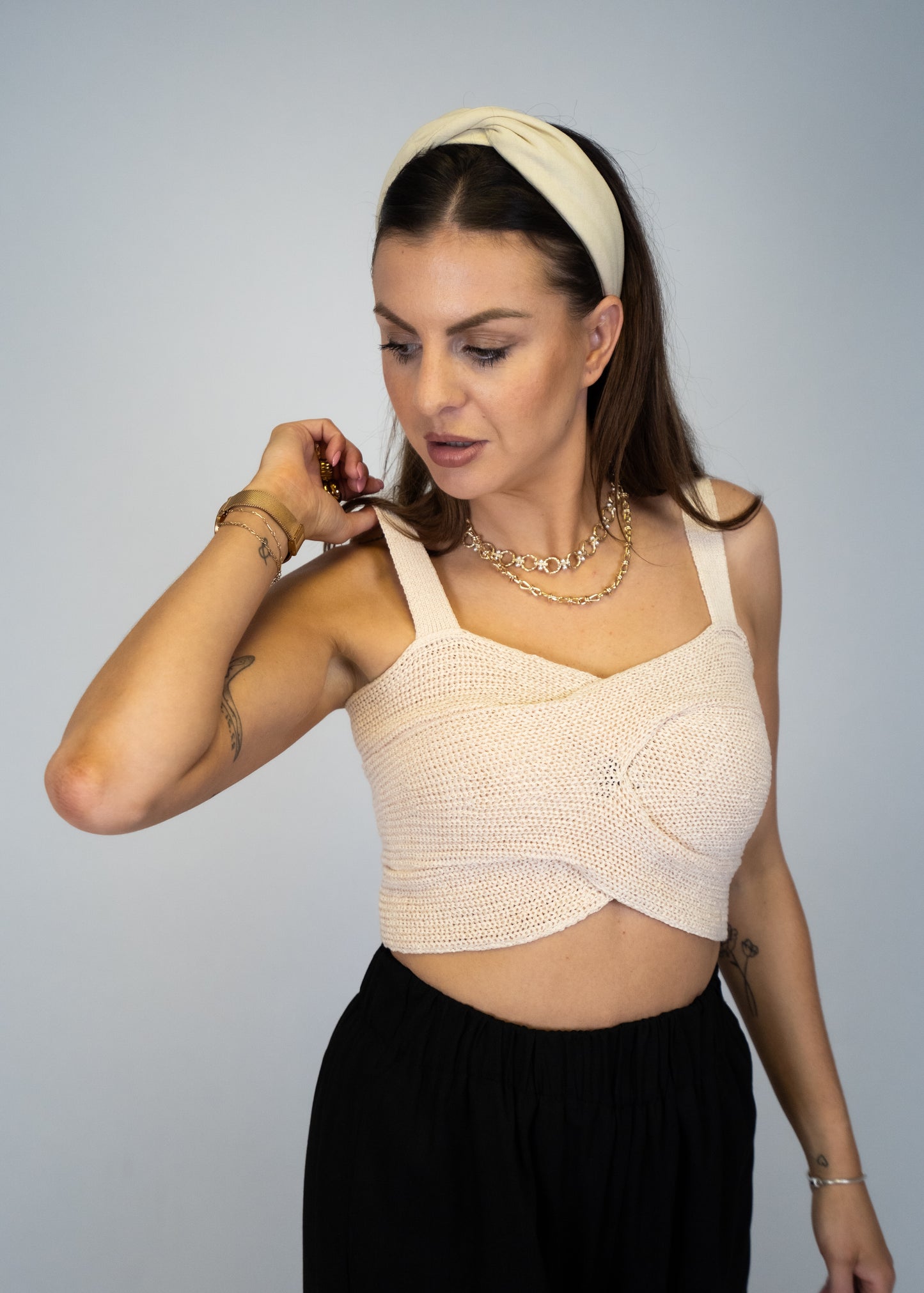 FITTED CRISS CROSS SWEATER KNIT CROP TANK TOP