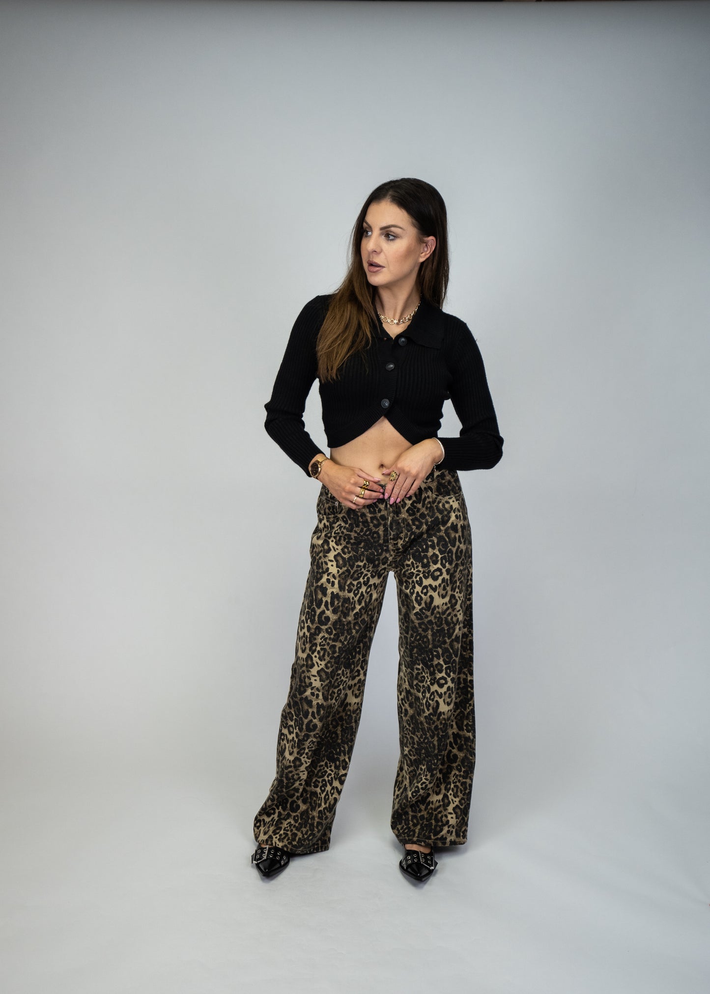 Collared Crop Knit Sweater Top in black color 