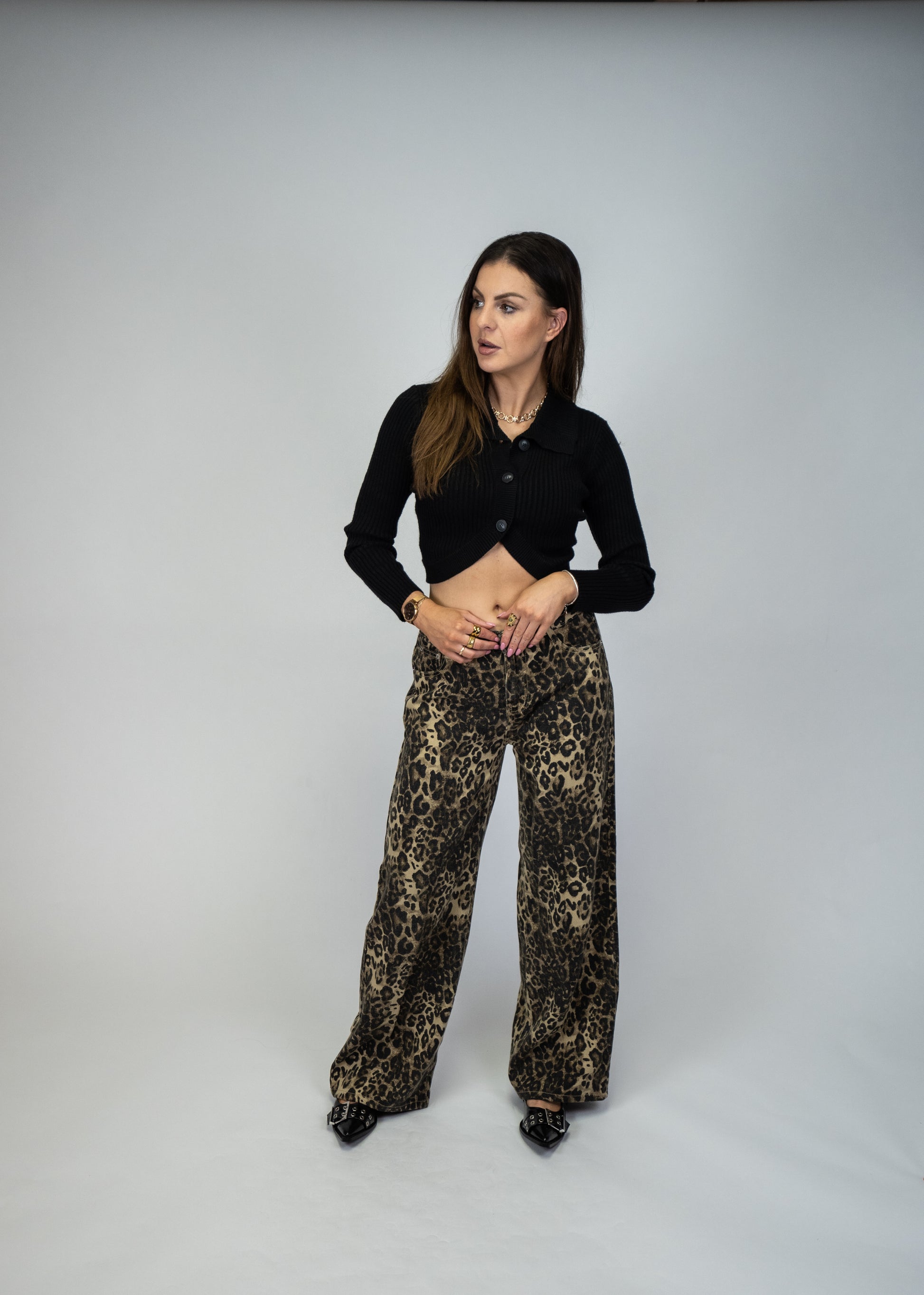 Collared Crop Knit Sweater Top in black color 