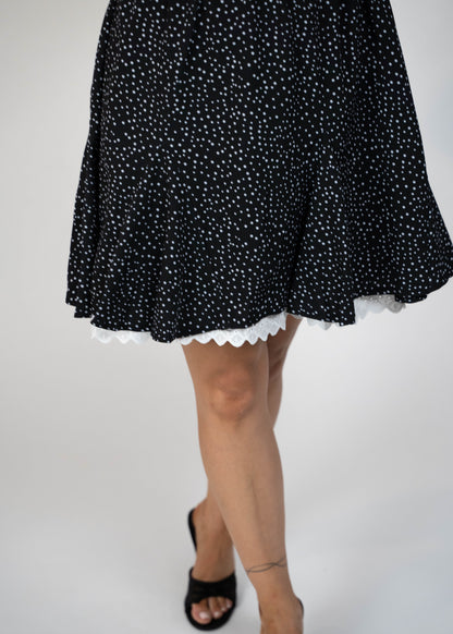 Peter Pan Polka Dots Collar Dress, a trendy and popular choice right now. Features a charming polka dot pattern with a classic Peter Pan collar for a stylish and timeless look