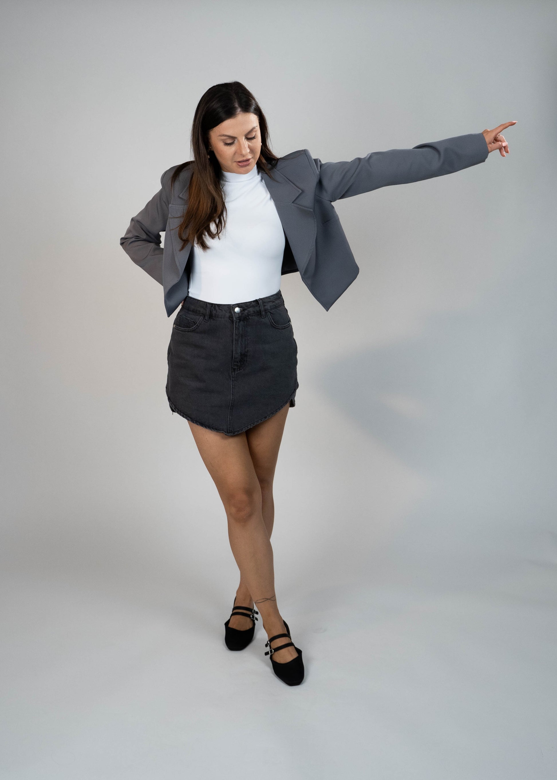 Crop Blazer Jacket for women in versatile gray. Featuring padded shoulders and a cropped design, this stylish jacket adds structure and sophistication to any outfit. Perfect for staying on trend and chic for any occasion
