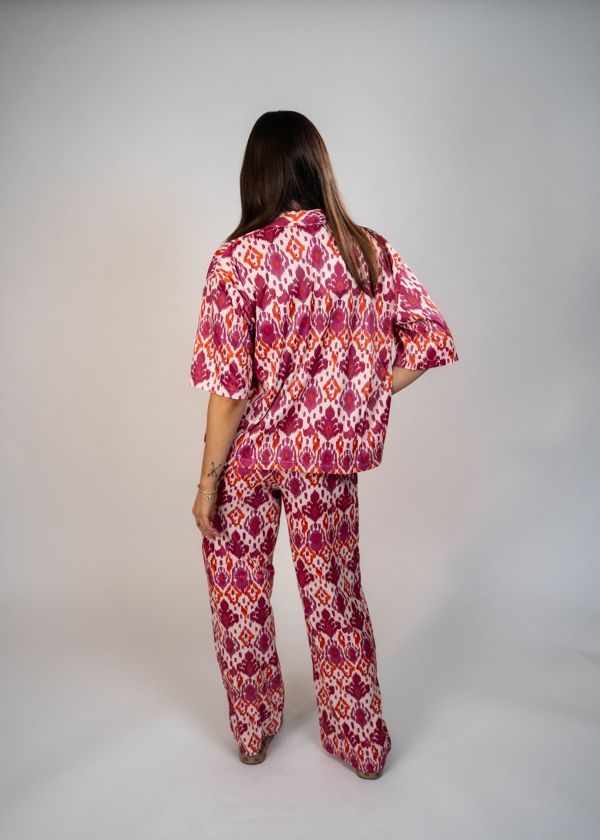 Hot pink Satin Shirt, expertly crafted for summer. Soft satin with a stylish pattern, buttondown featuring a classic collar and buttons. Elevate your summer style with this comfortable and stunning shirt
